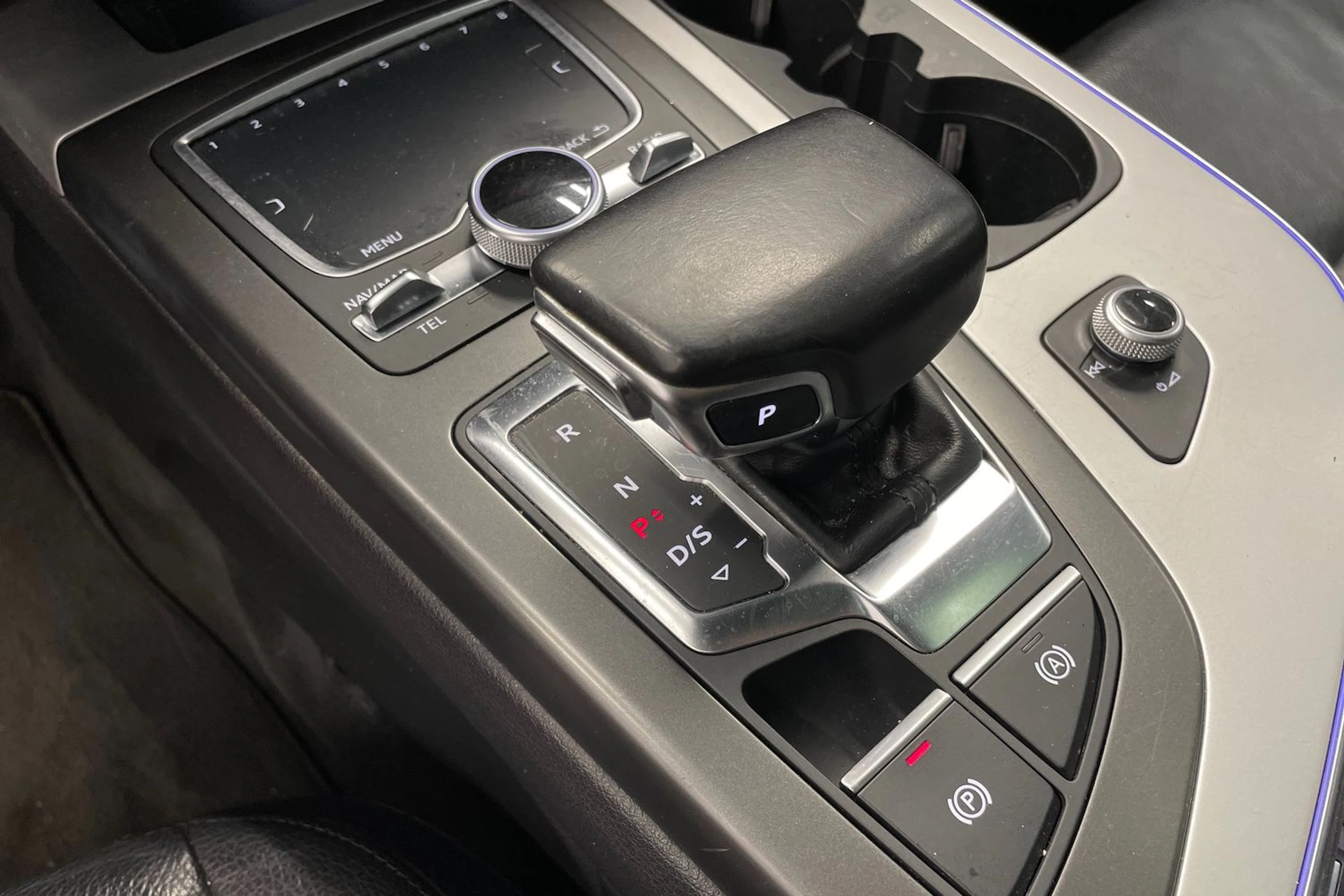 Sininen Audi Q7 2017 kuva 21.