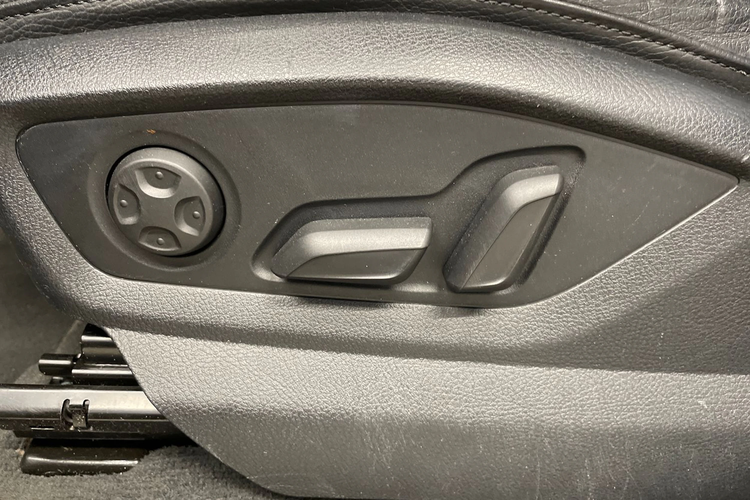 Sininen Audi Q7 2017 kuva 24.