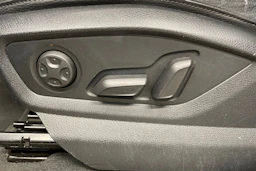 Sininen Audi Q7 2017 kuva 24.