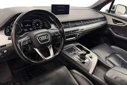 valkoinen Audi Q7 2017 kuva 8.