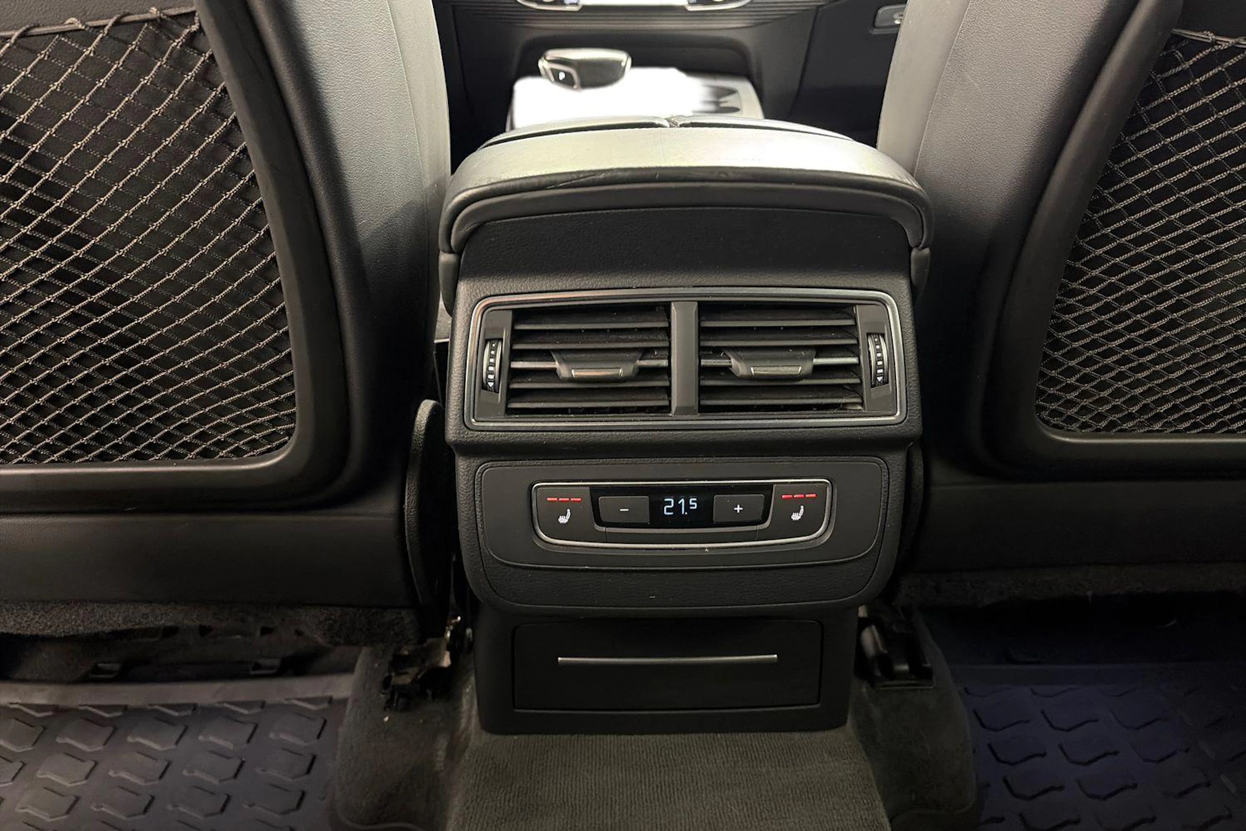 valkoinen Audi Q7 2017 kuva 12.