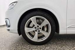 valkoinen Audi Q7 2017 kuva 13.