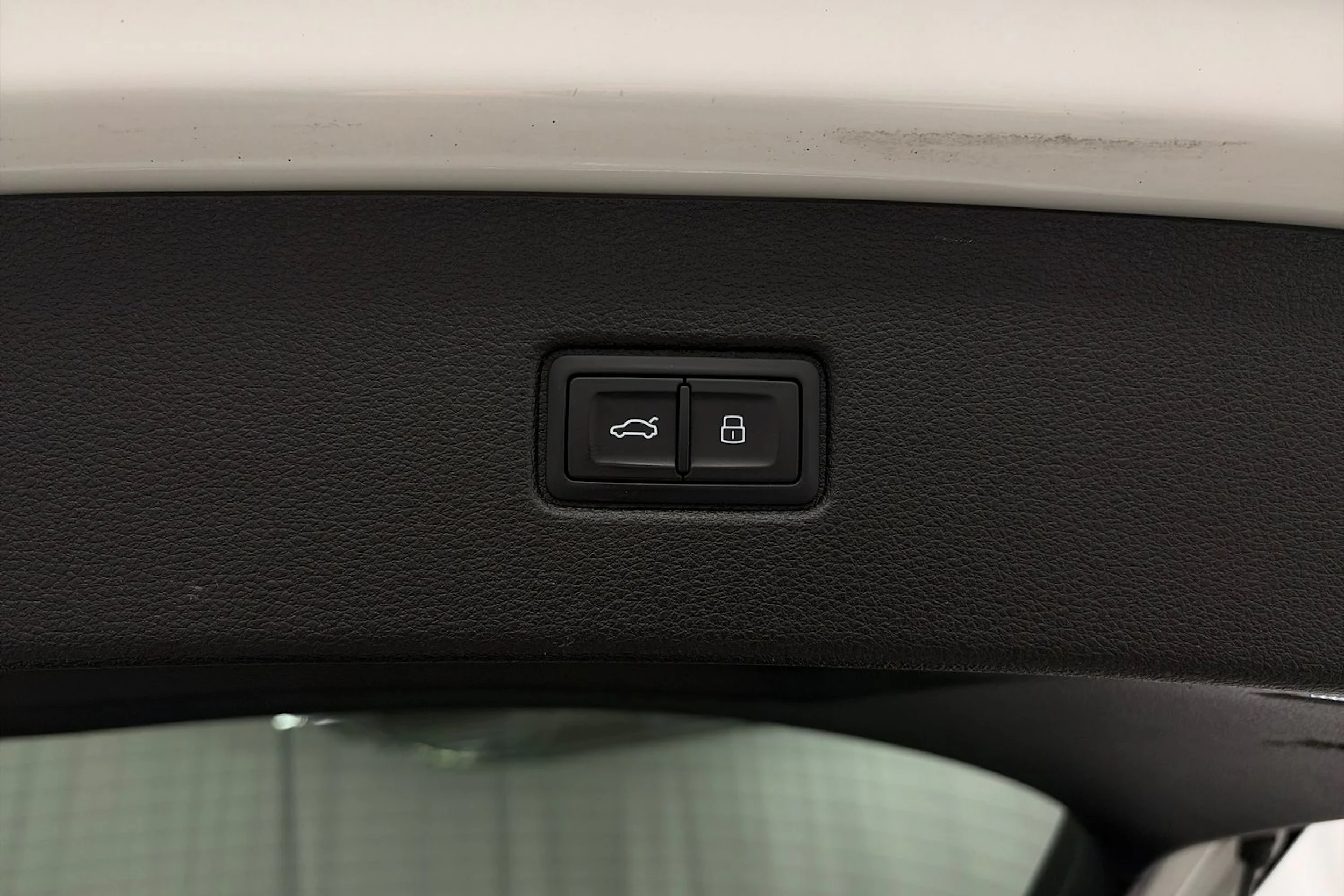 valkoinen Audi Q7 2017 kuva 17.