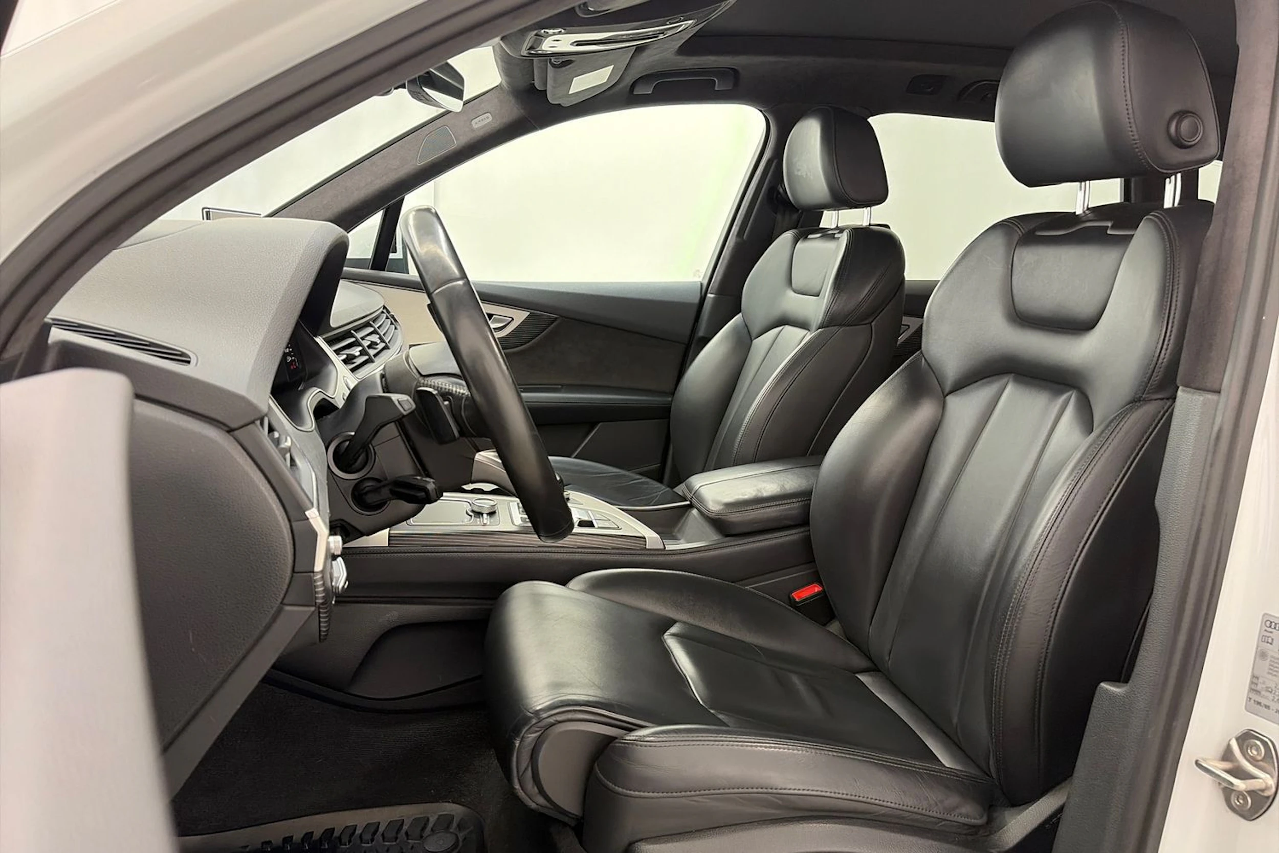 valkoinen Audi Q7 2017 kuva 19.