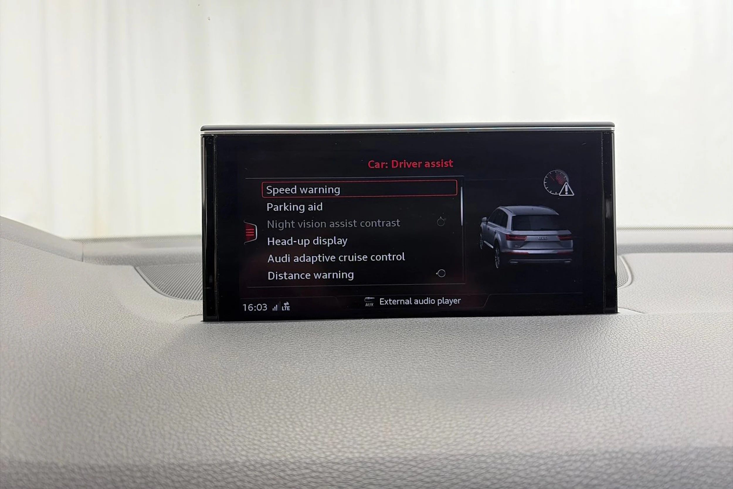 valkoinen Audi Q7 2017 kuva 34.
