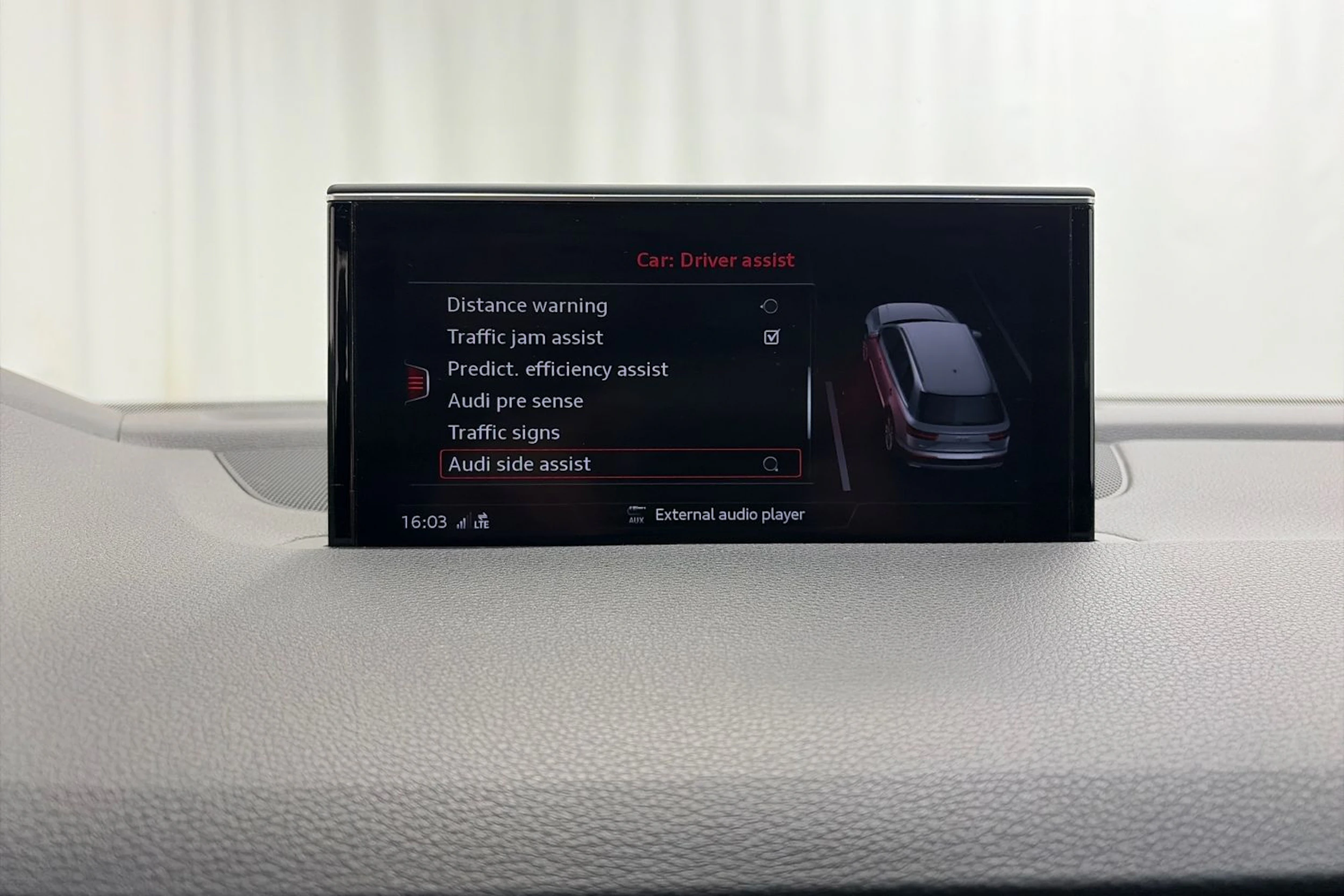 valkoinen Audi Q7 2017 kuva 35.