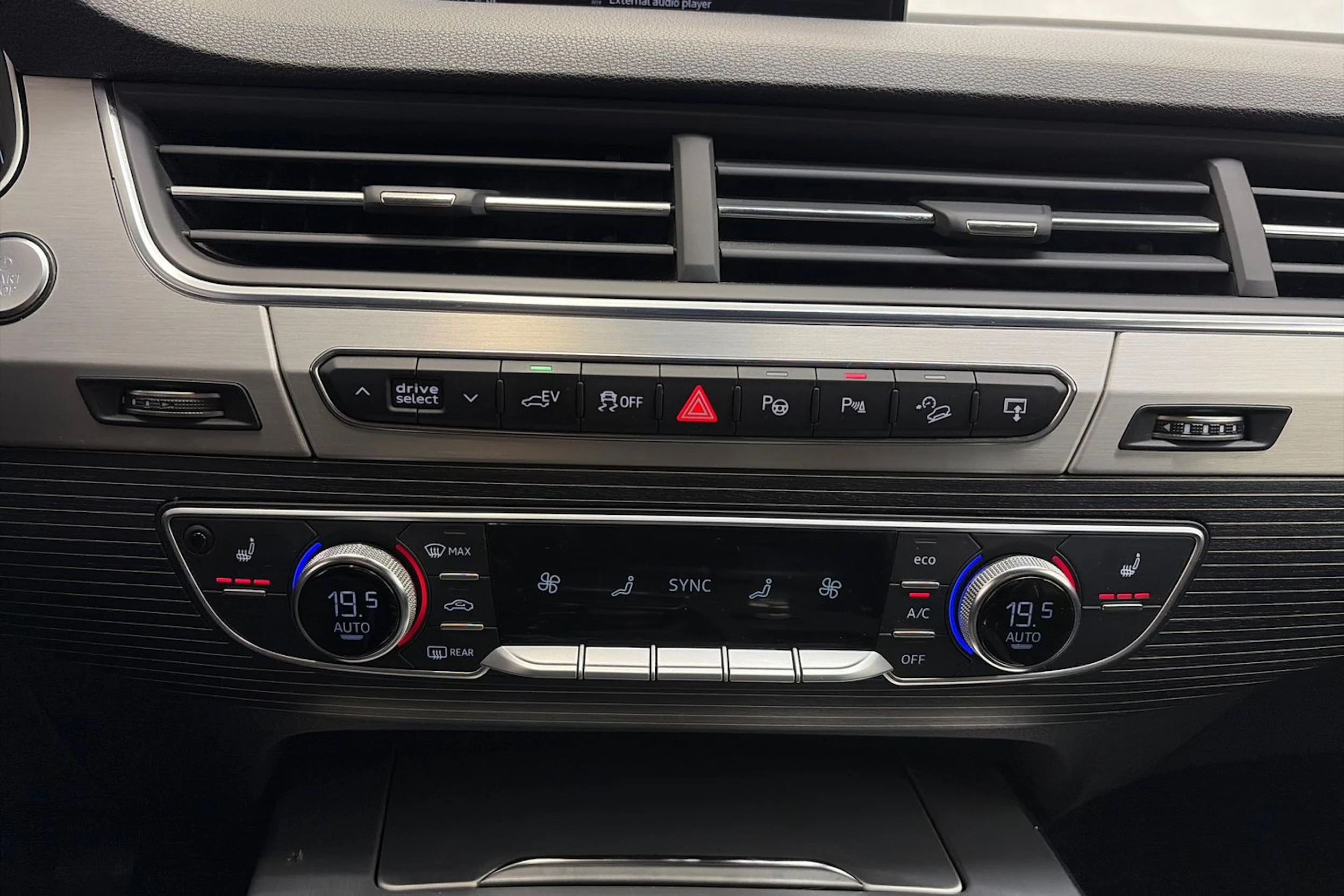 valkoinen Audi Q7 2017 kuva 36.
