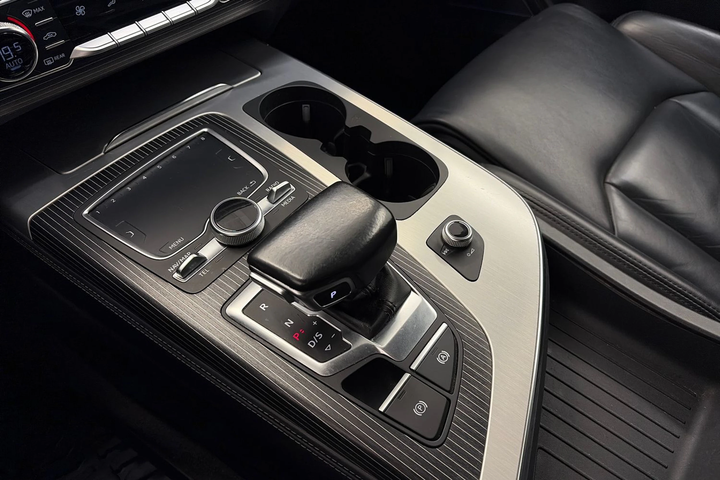 valkoinen Audi Q7 2017 kuva 37.