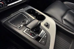 valkoinen Audi Q7 2017 kuva 37.