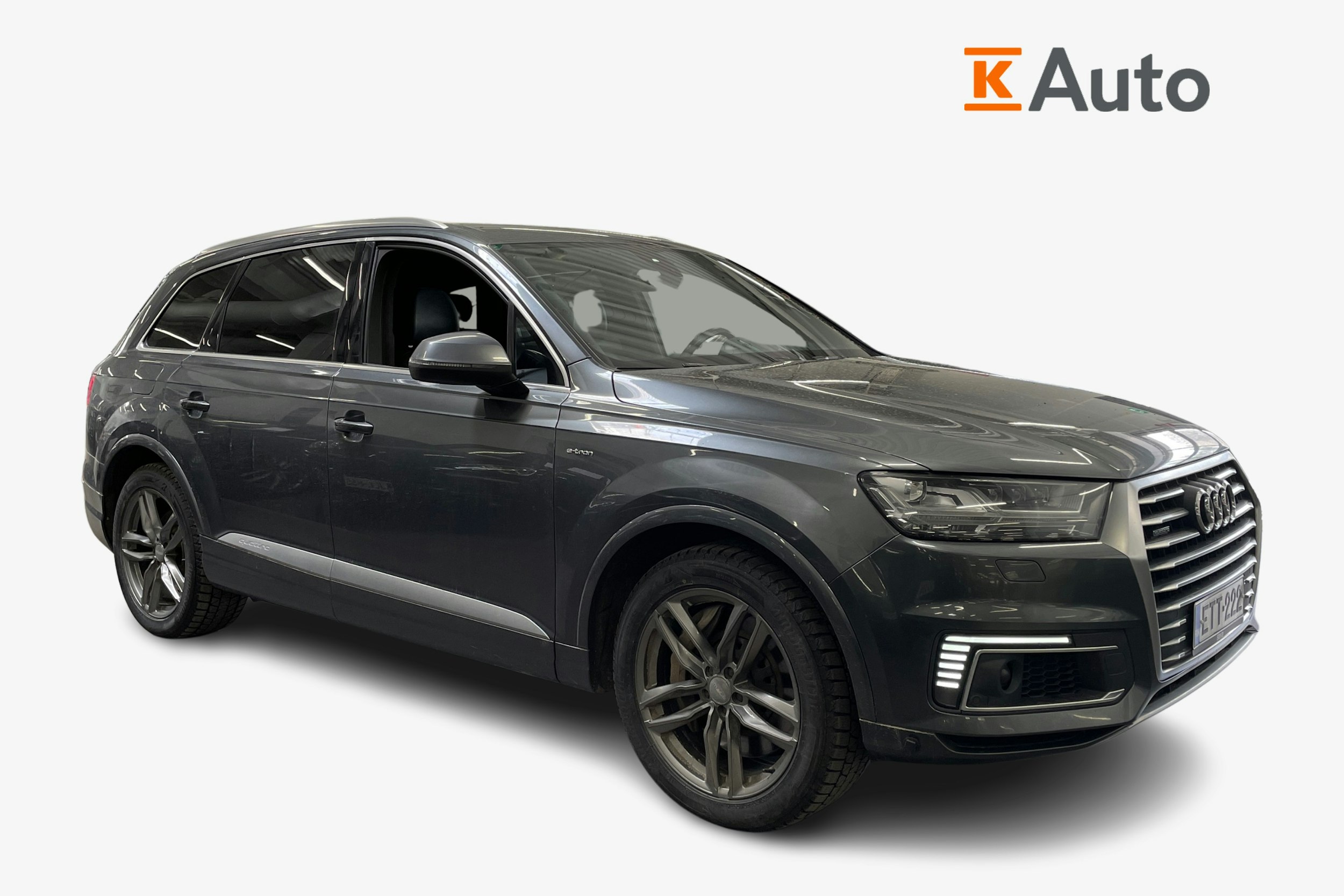 harmaa Audi Q7 2017 kuva 1.