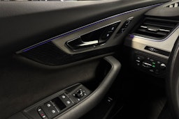 harmaa Audi Q7 2017 kuva 19.