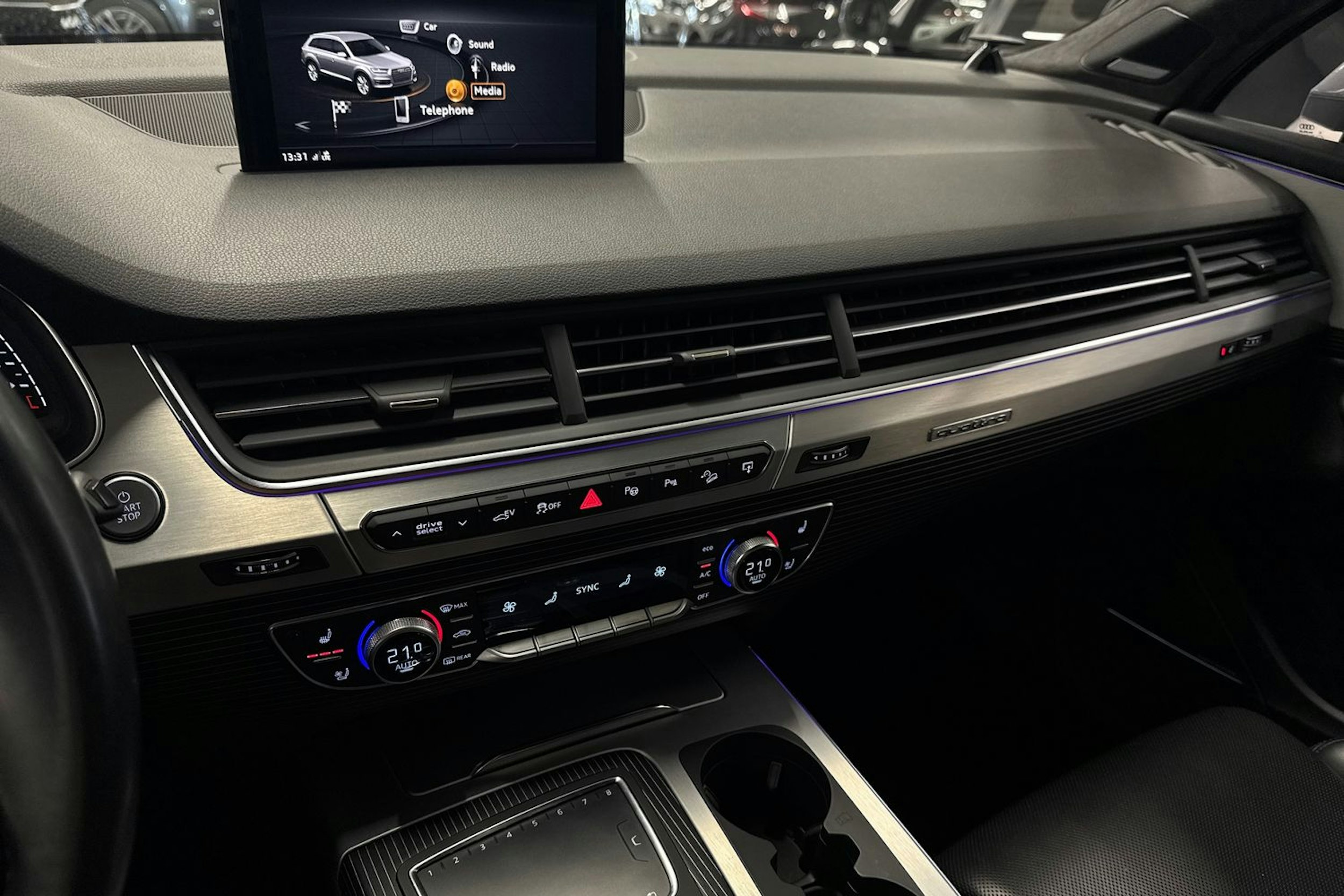 harmaa Audi Q7 2017 kuva 20.