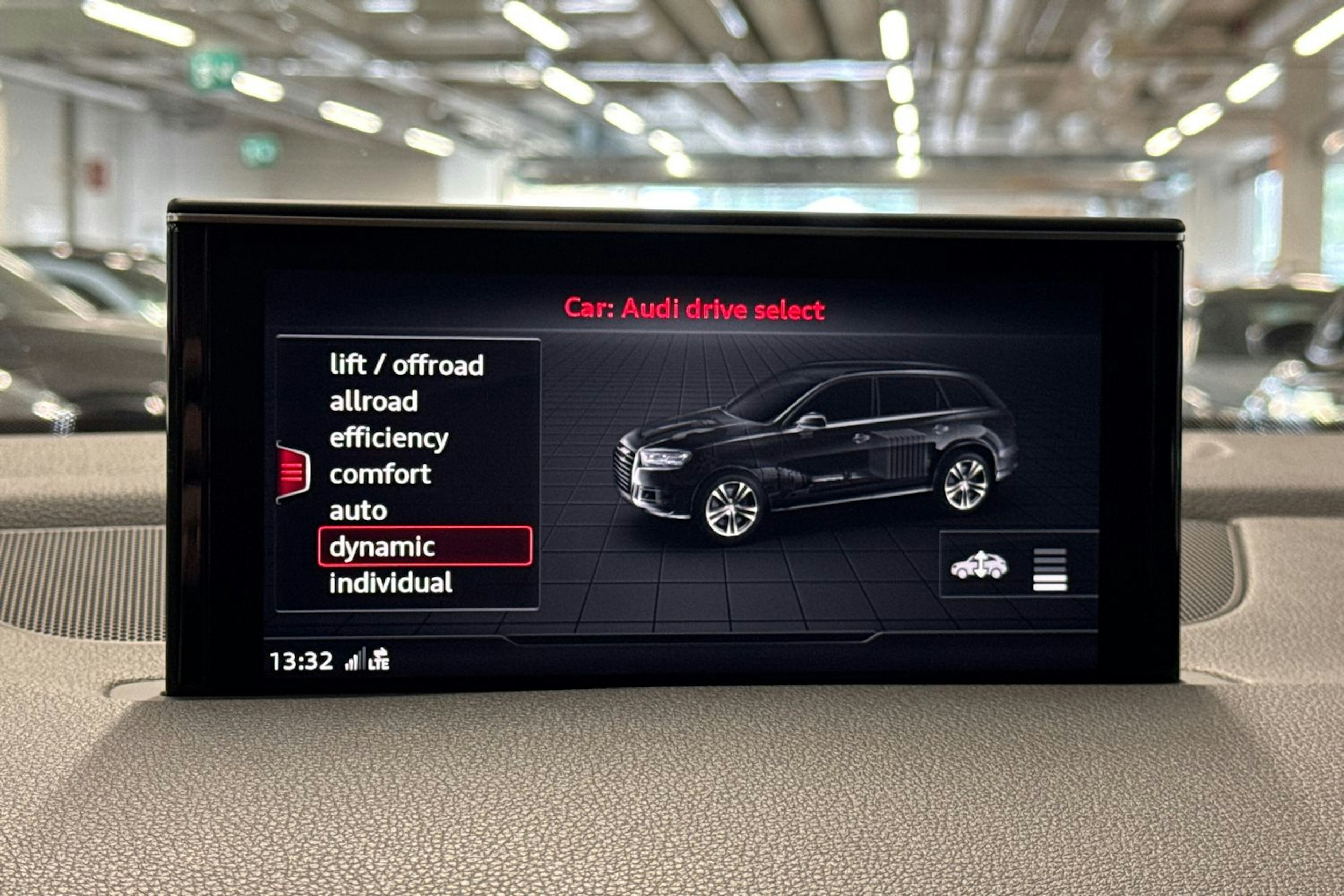 harmaa Audi Q7 2017 kuva 22.