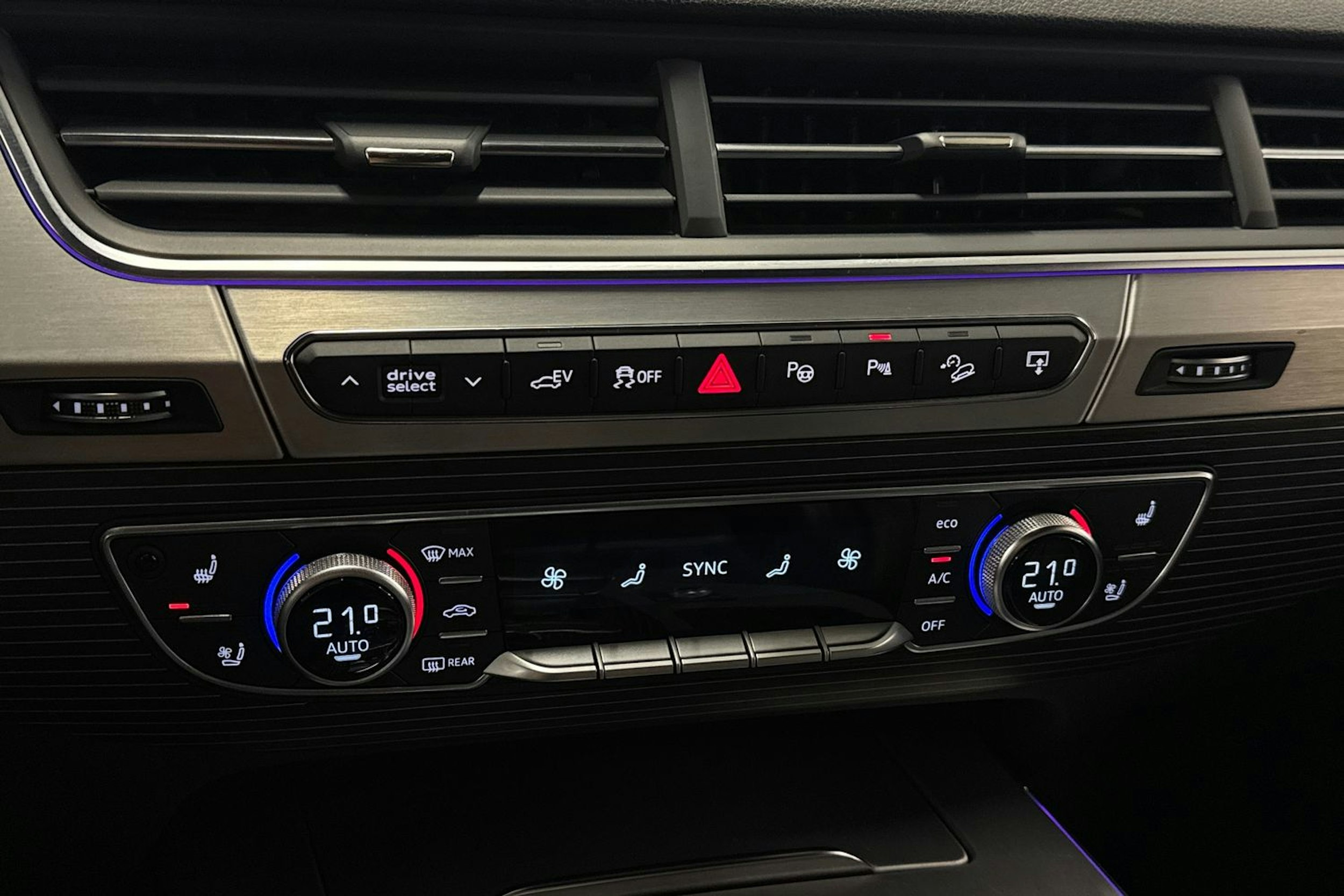 harmaa Audi Q7 2017 kuva 29.