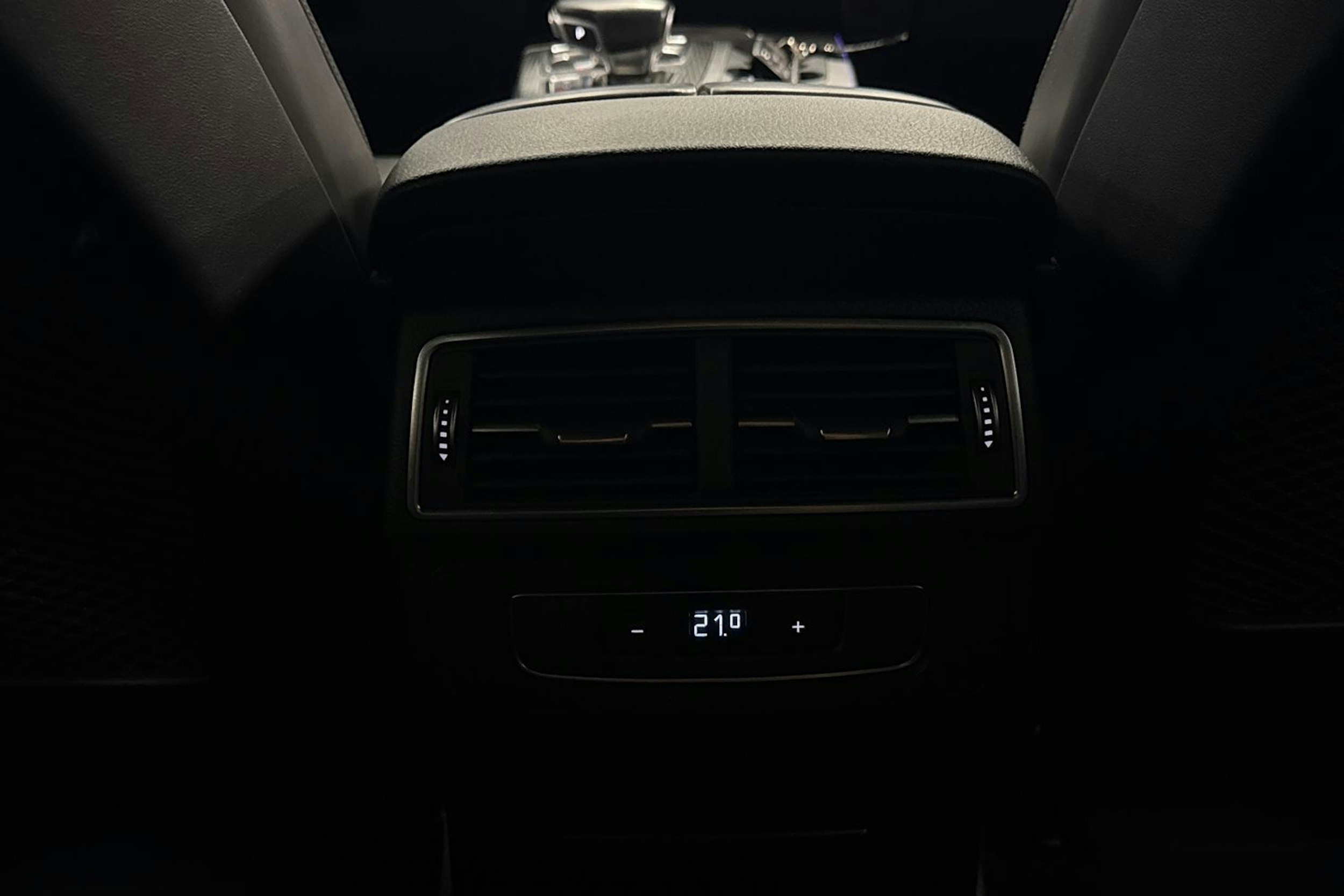 harmaa Audi Q7 2017 kuva 34.