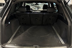 harmaa Audi Q7 2017 kuva 35.