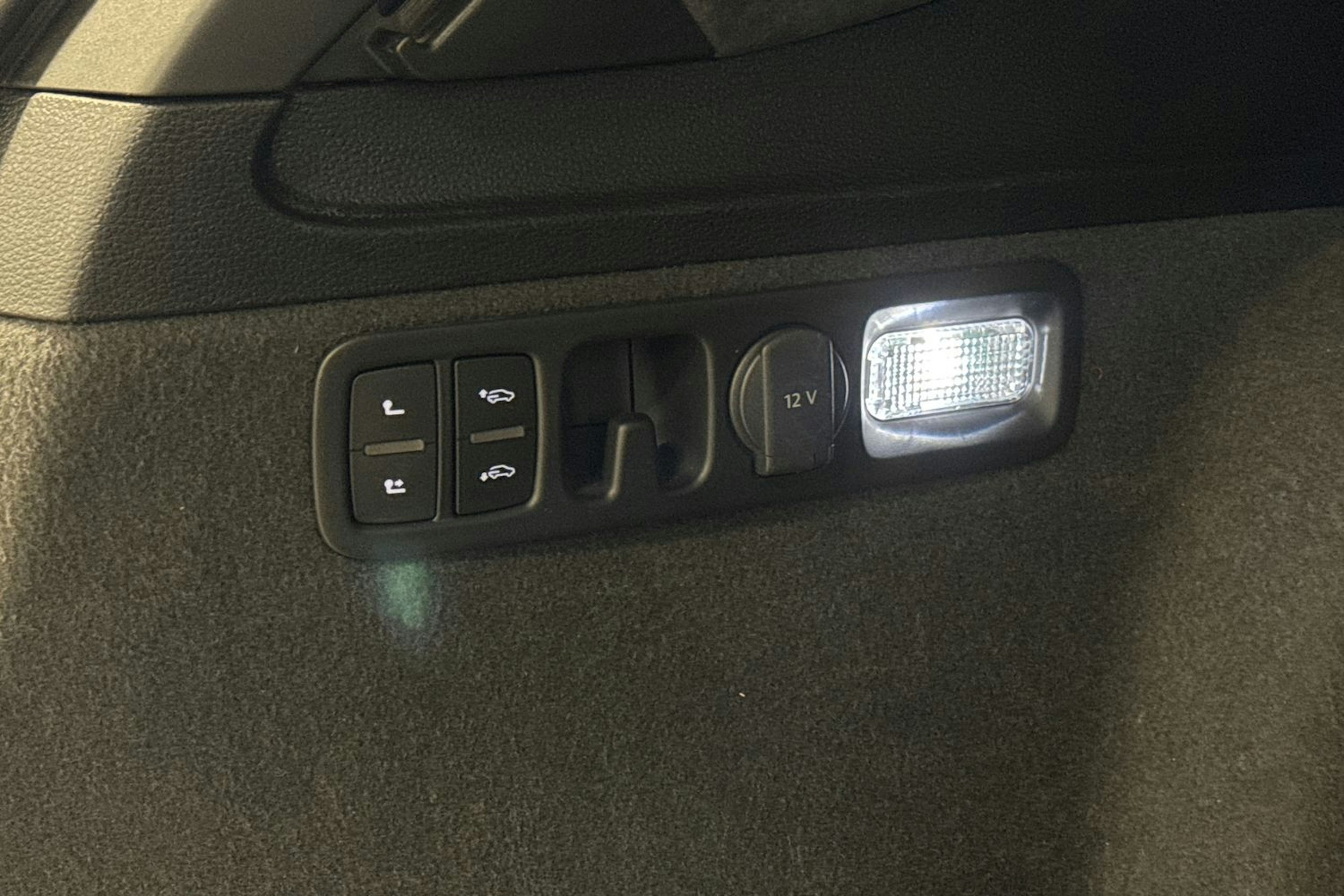 harmaa Audi Q7 2017 kuva 36.