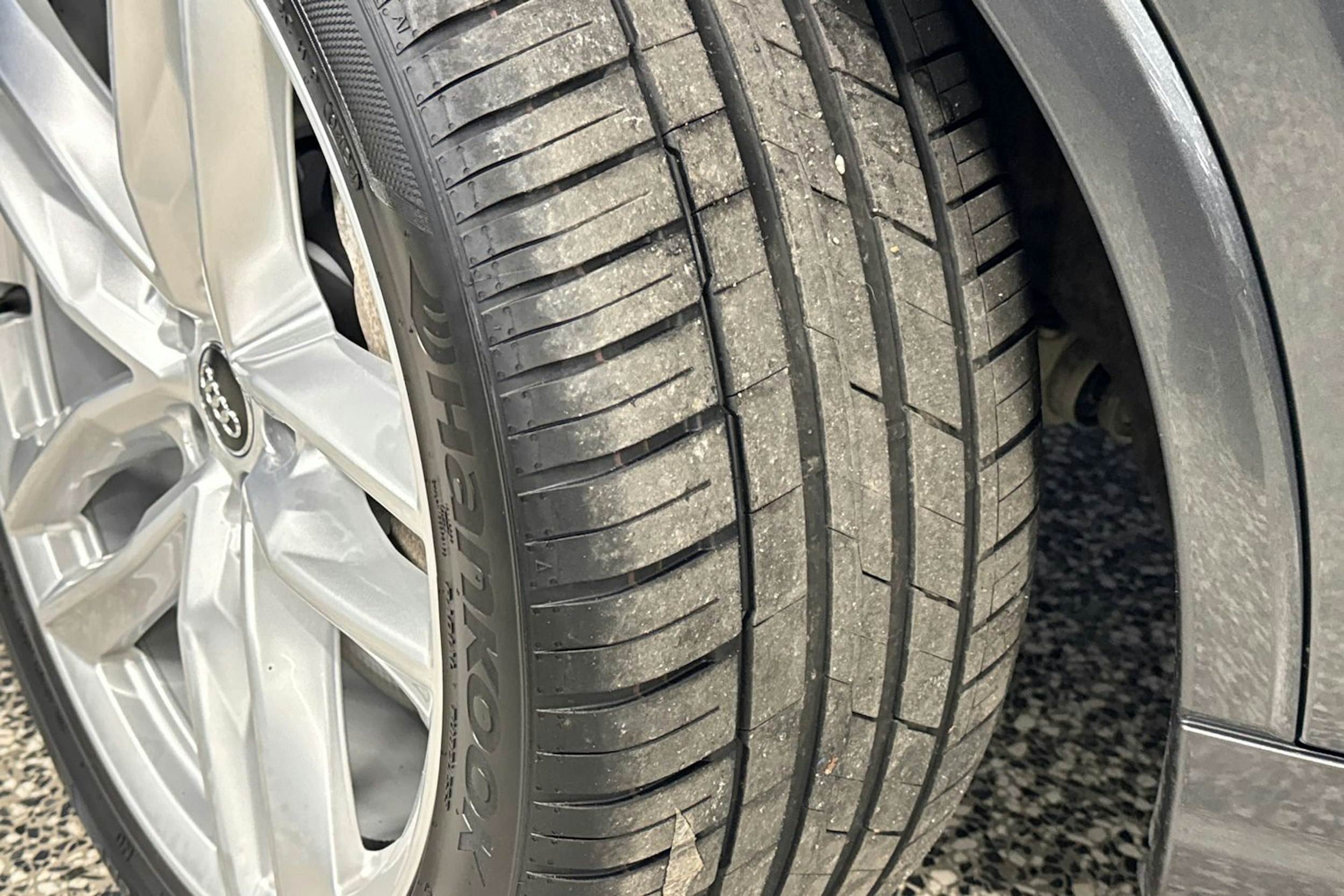 harmaa Audi Q7 2017 kuva 40.