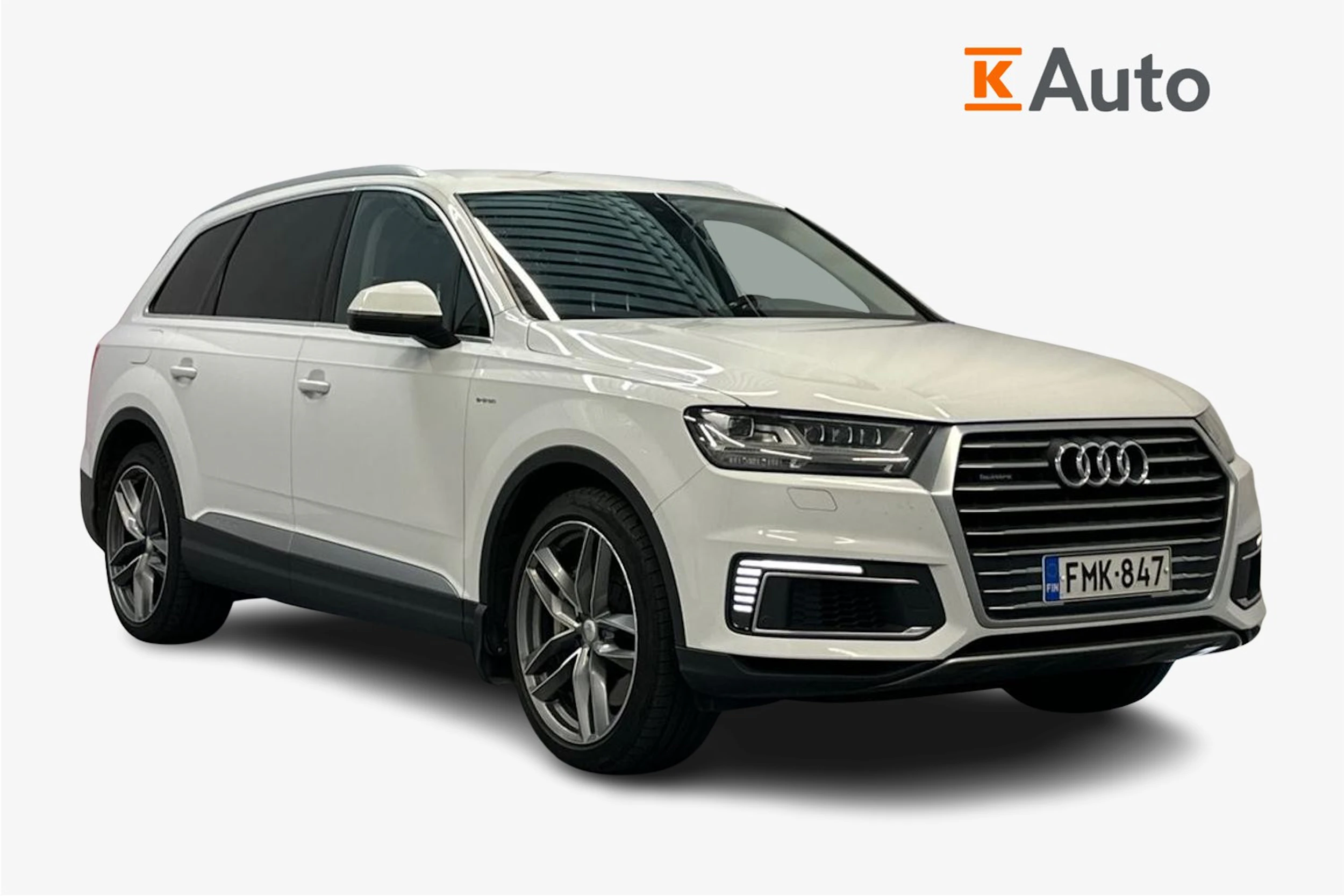 valkoinen Audi Q7 2017 kuva 1.