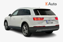 valkoinen Audi Q7 2017 kuva 5.