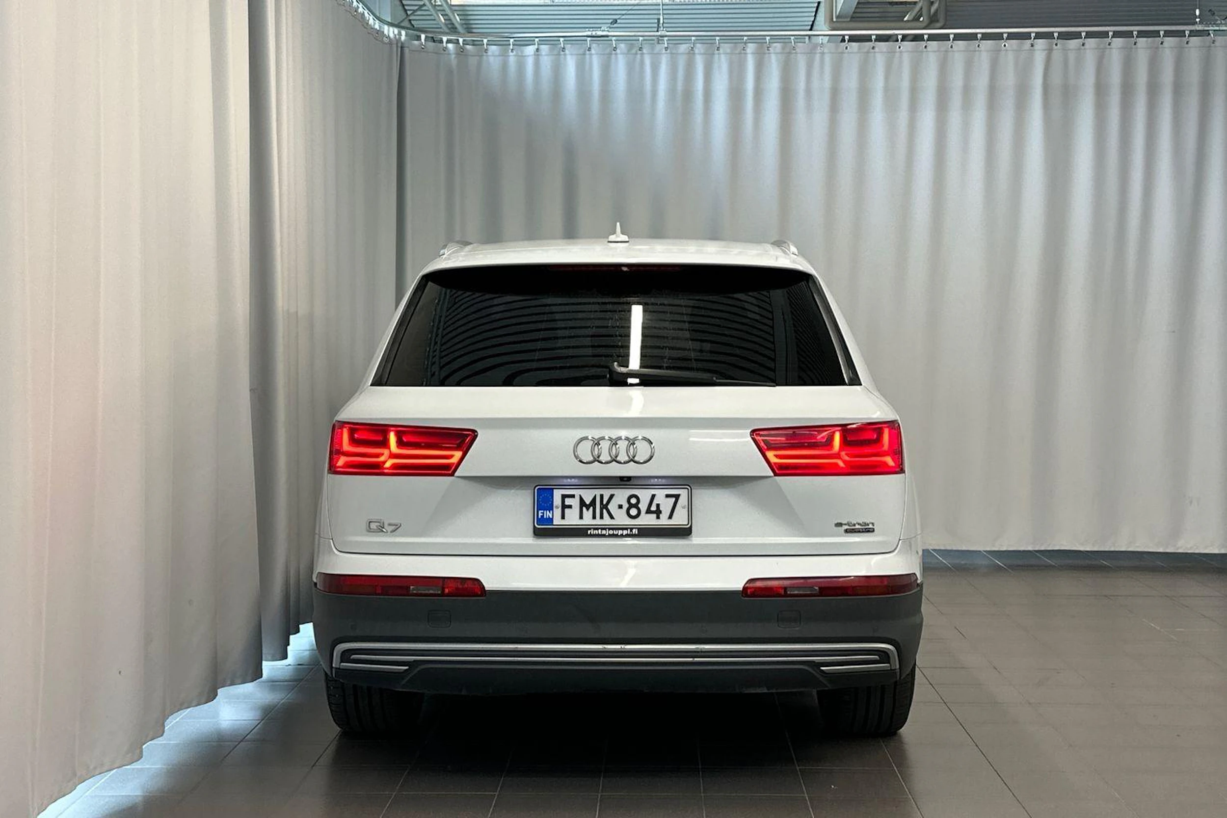 valkoinen Audi Q7 2017 kuva 6.