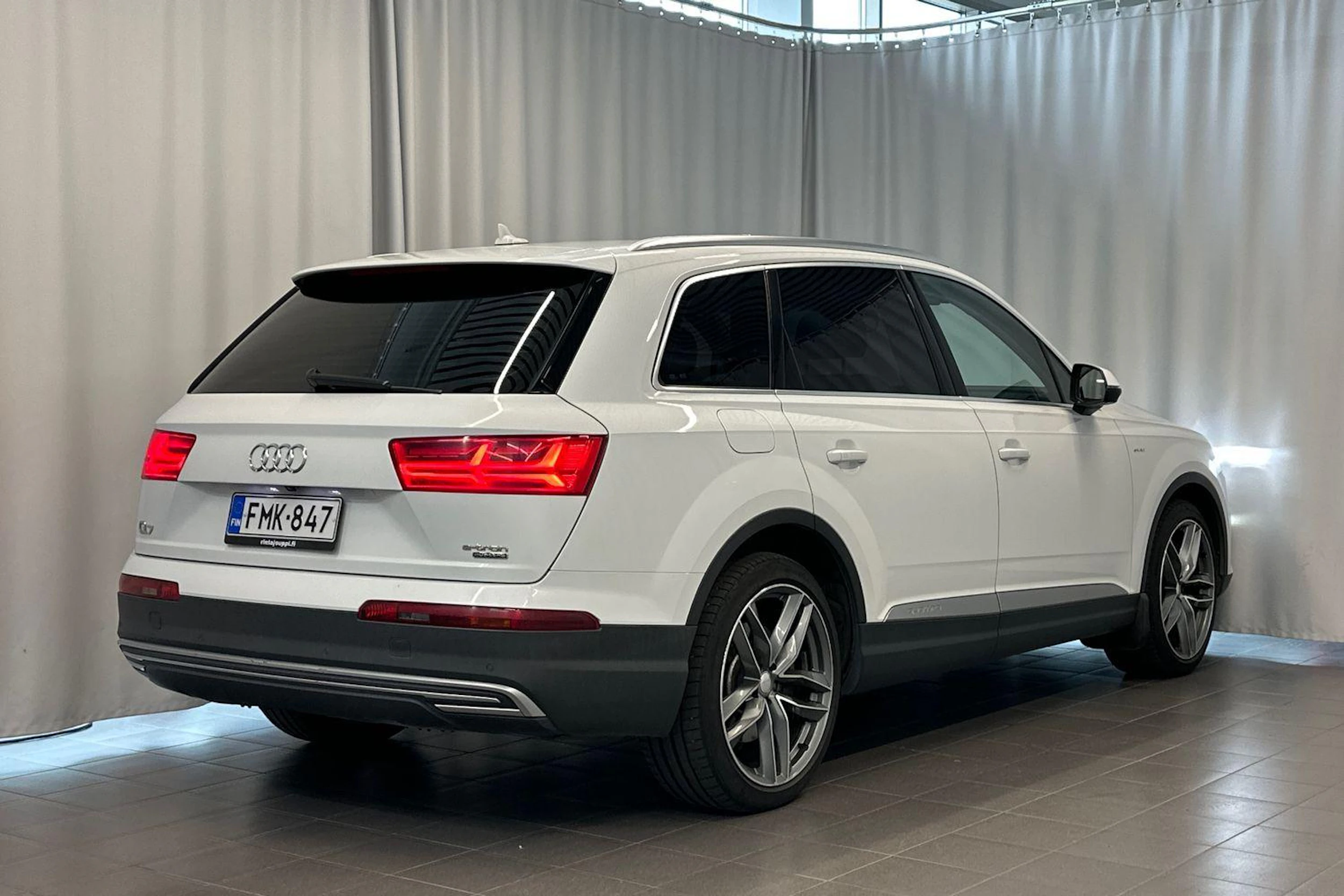 valkoinen Audi Q7 2017 kuva 7.