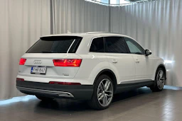 valkoinen Audi Q7 2017 kuva 7.