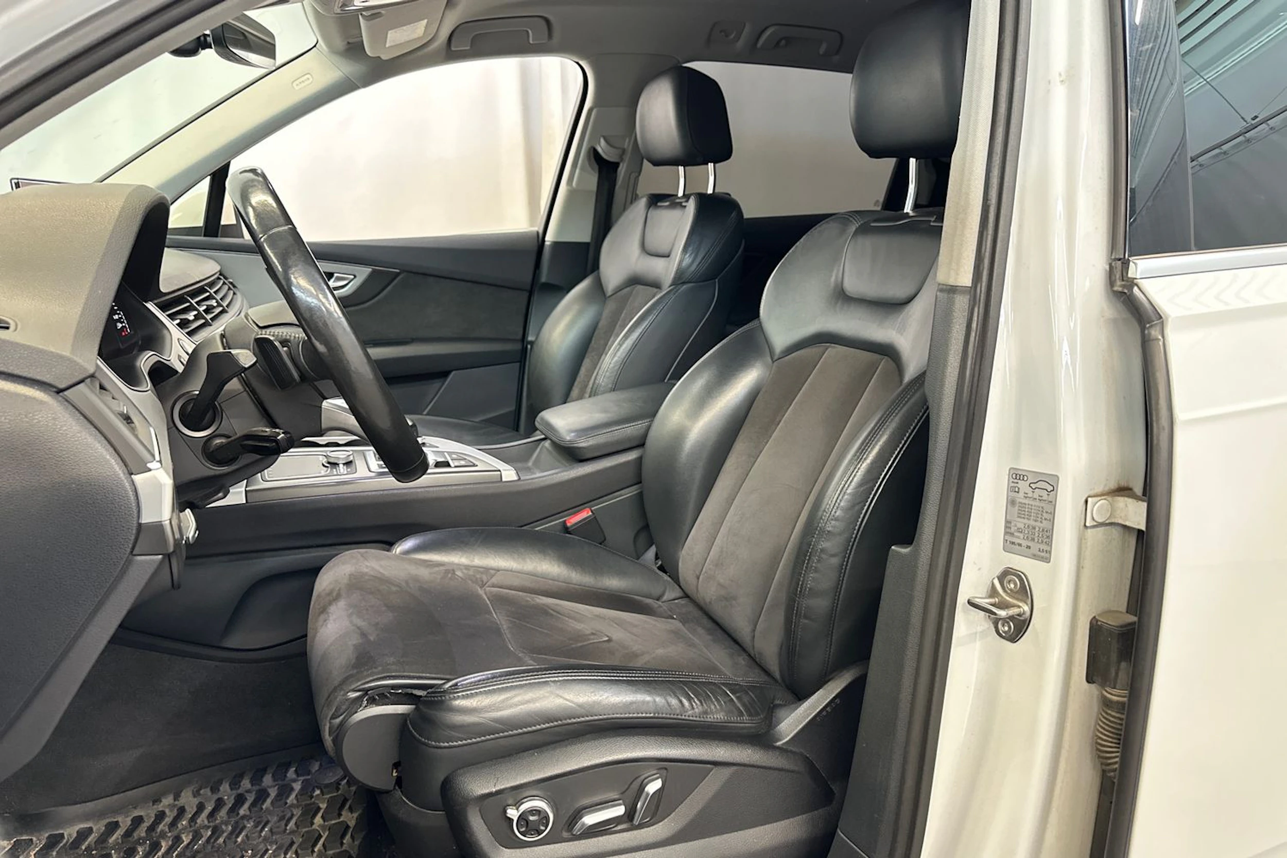 valkoinen Audi Q7 2017 kuva 10.