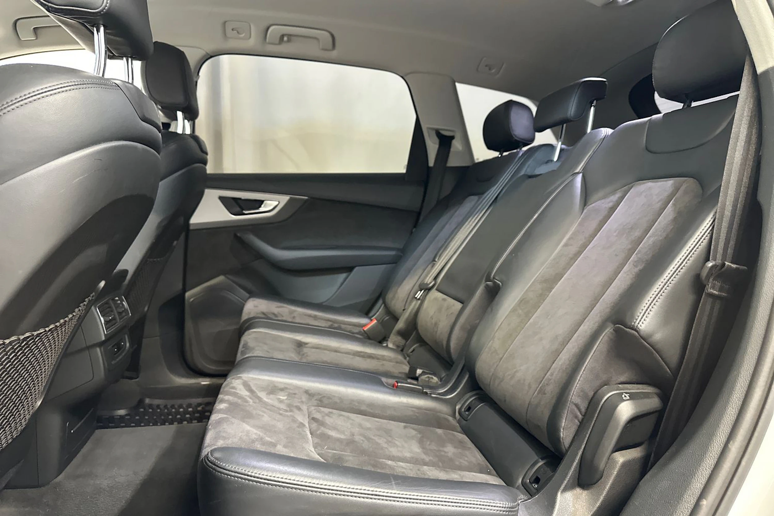 valkoinen Audi Q7 2017 kuva 11.
