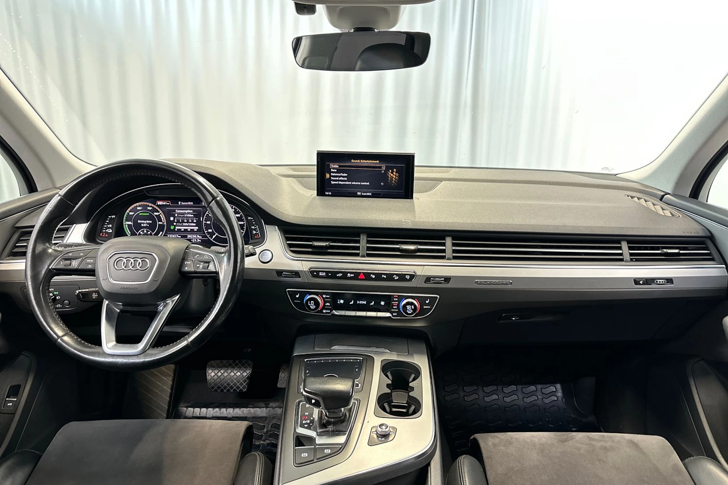 valkoinen Audi Q7 2017 kuva 12.