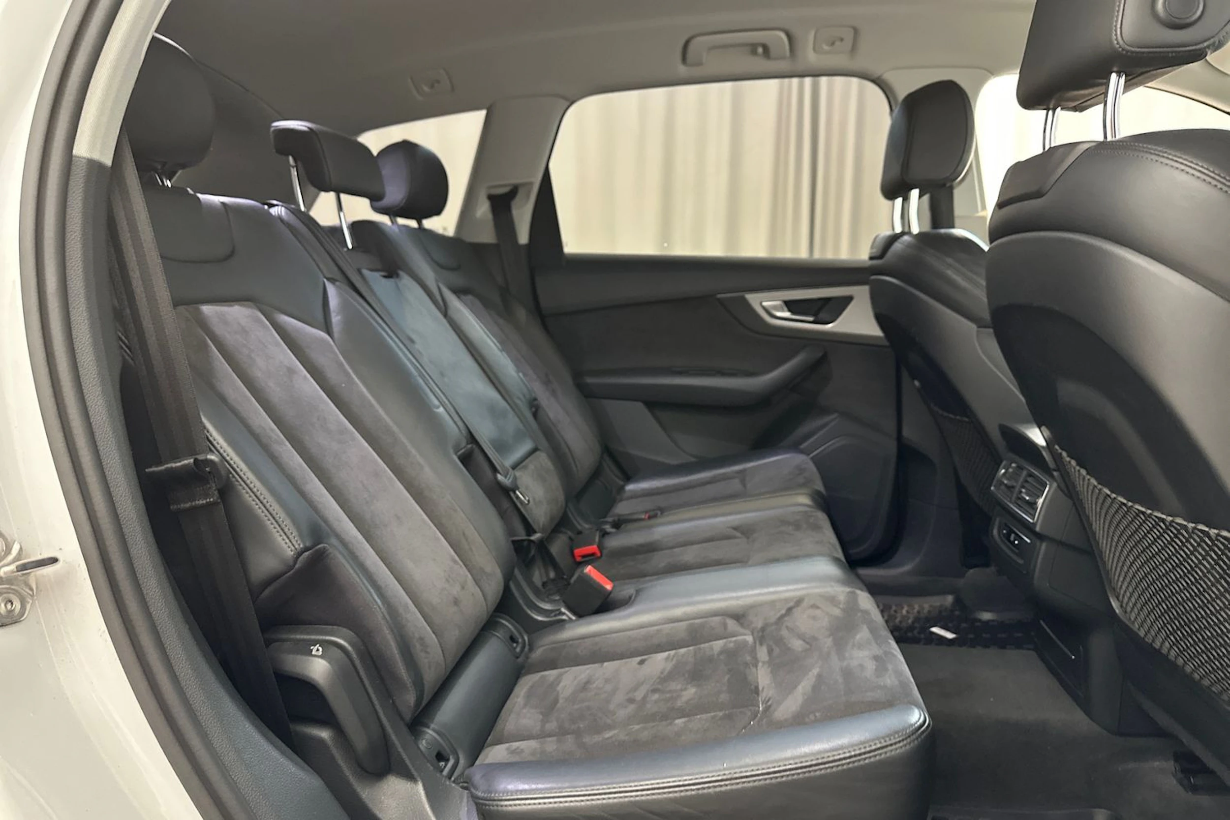valkoinen Audi Q7 2017 kuva 13.