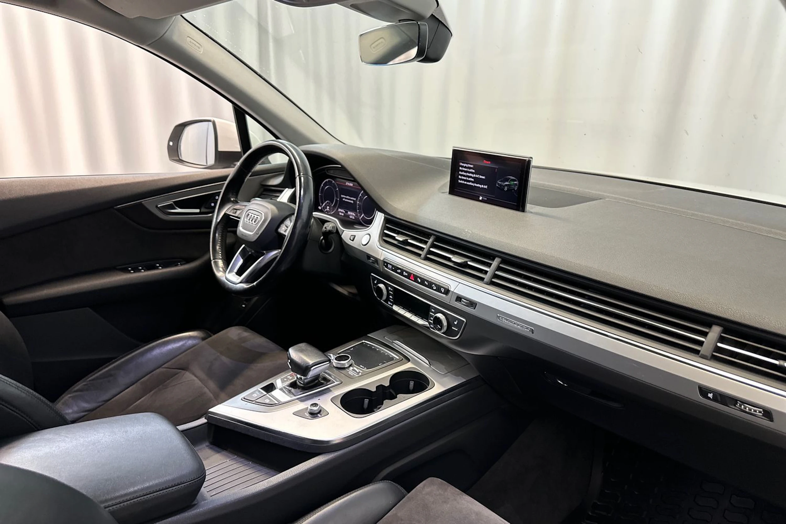 valkoinen Audi Q7 2017 kuva 15.
