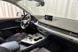 valkoinen Audi Q7 2017 kuva 15.