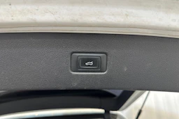 valkoinen Audi Q7 2017 kuva 17.