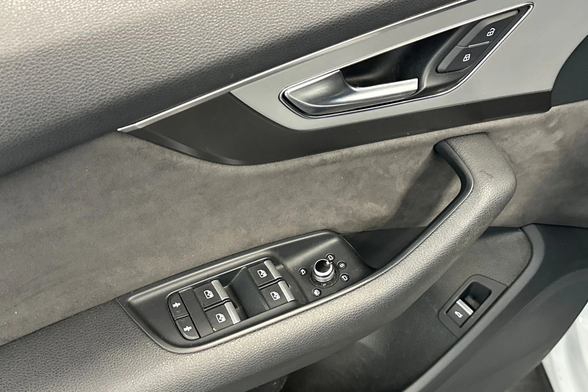 valkoinen Audi Q7 2017 kuva 19.