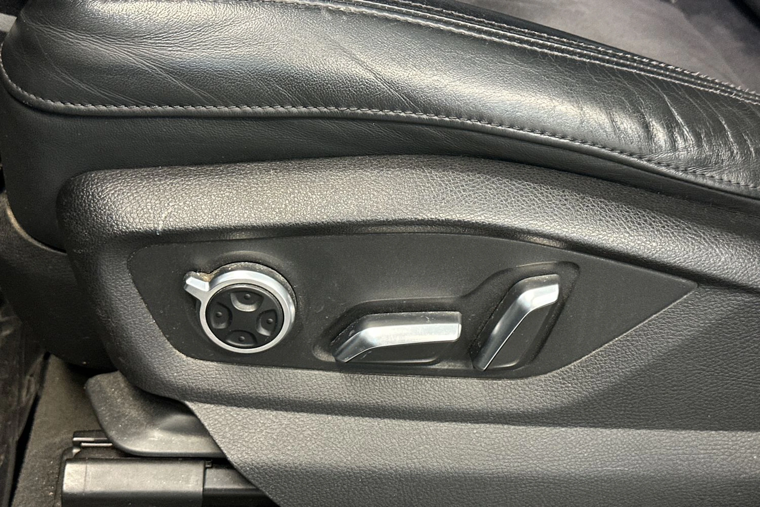 valkoinen Audi Q7 2017 kuva 20.