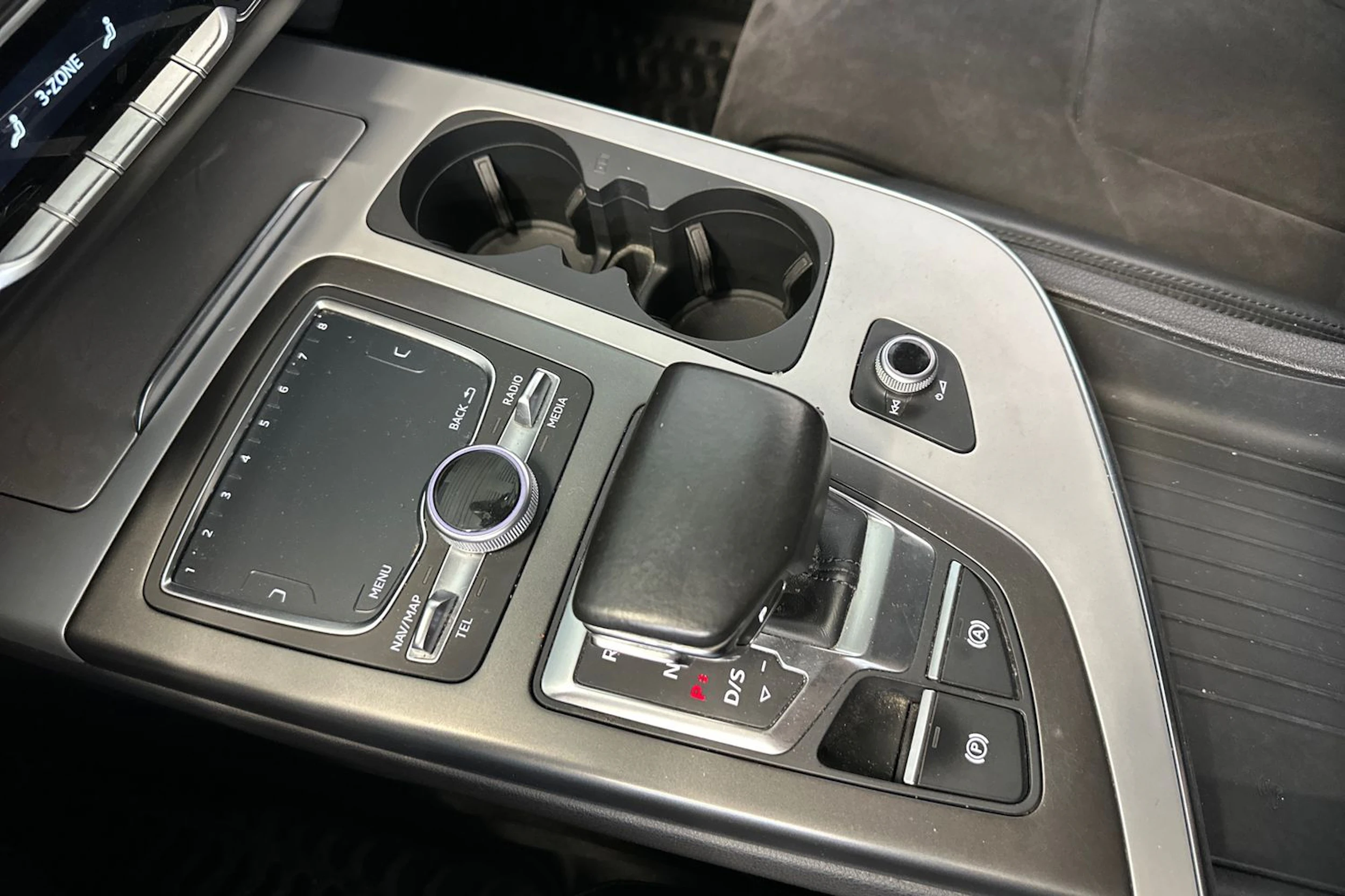 valkoinen Audi Q7 2017 kuva 26.