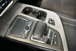 valkoinen Audi Q7 2017 kuva 26.