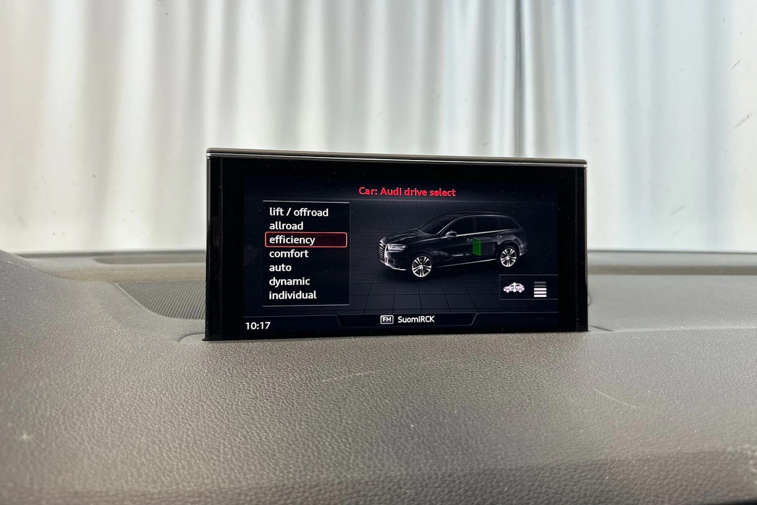 valkoinen Audi Q7 2017 kuva 29.
