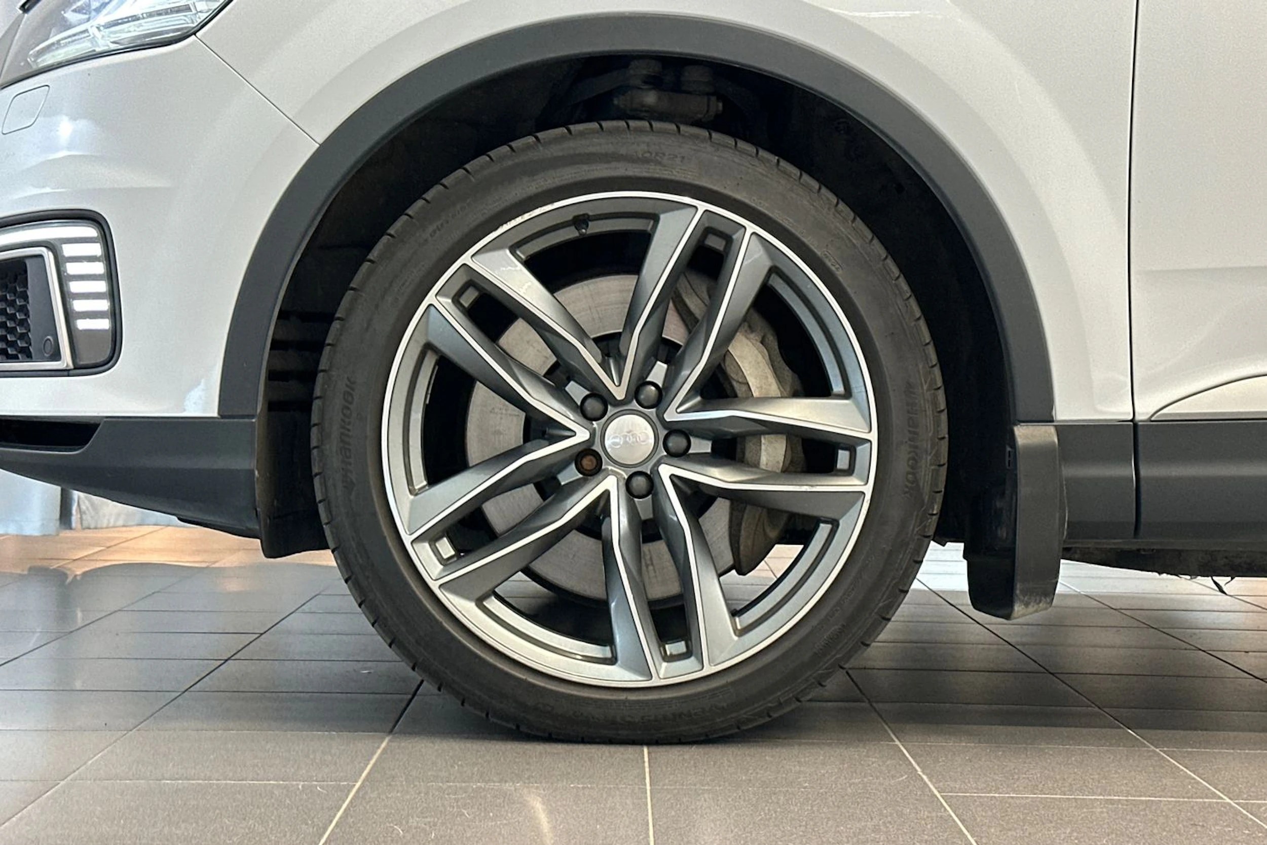 valkoinen Audi Q7 2017 kuva 32.