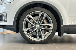 valkoinen Audi Q7 2017 kuva 32.