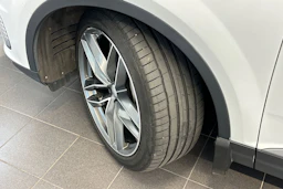 valkoinen Audi Q7 2017 kuva 33.
