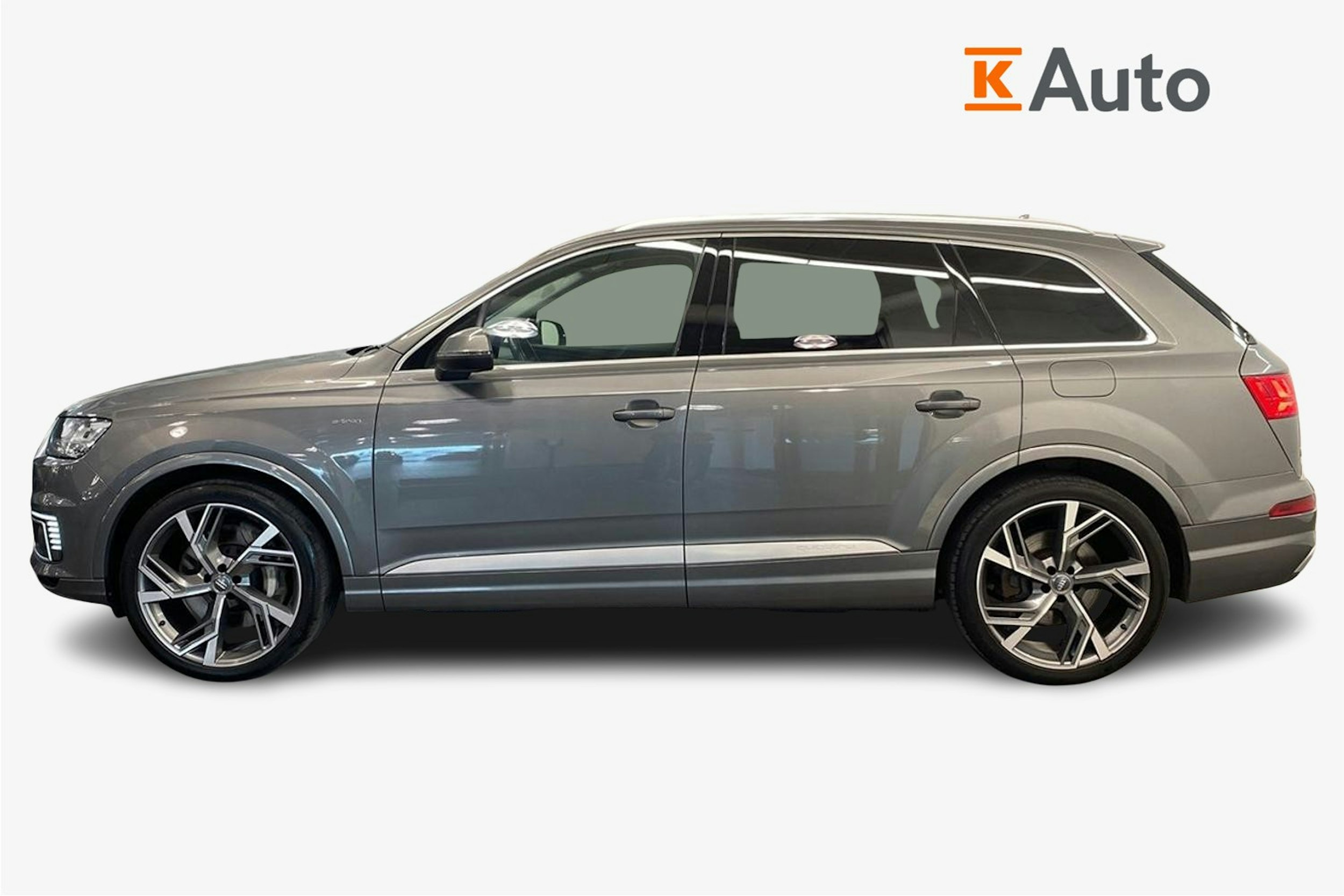 harmaa Audi Q7 2017 kuva 6.