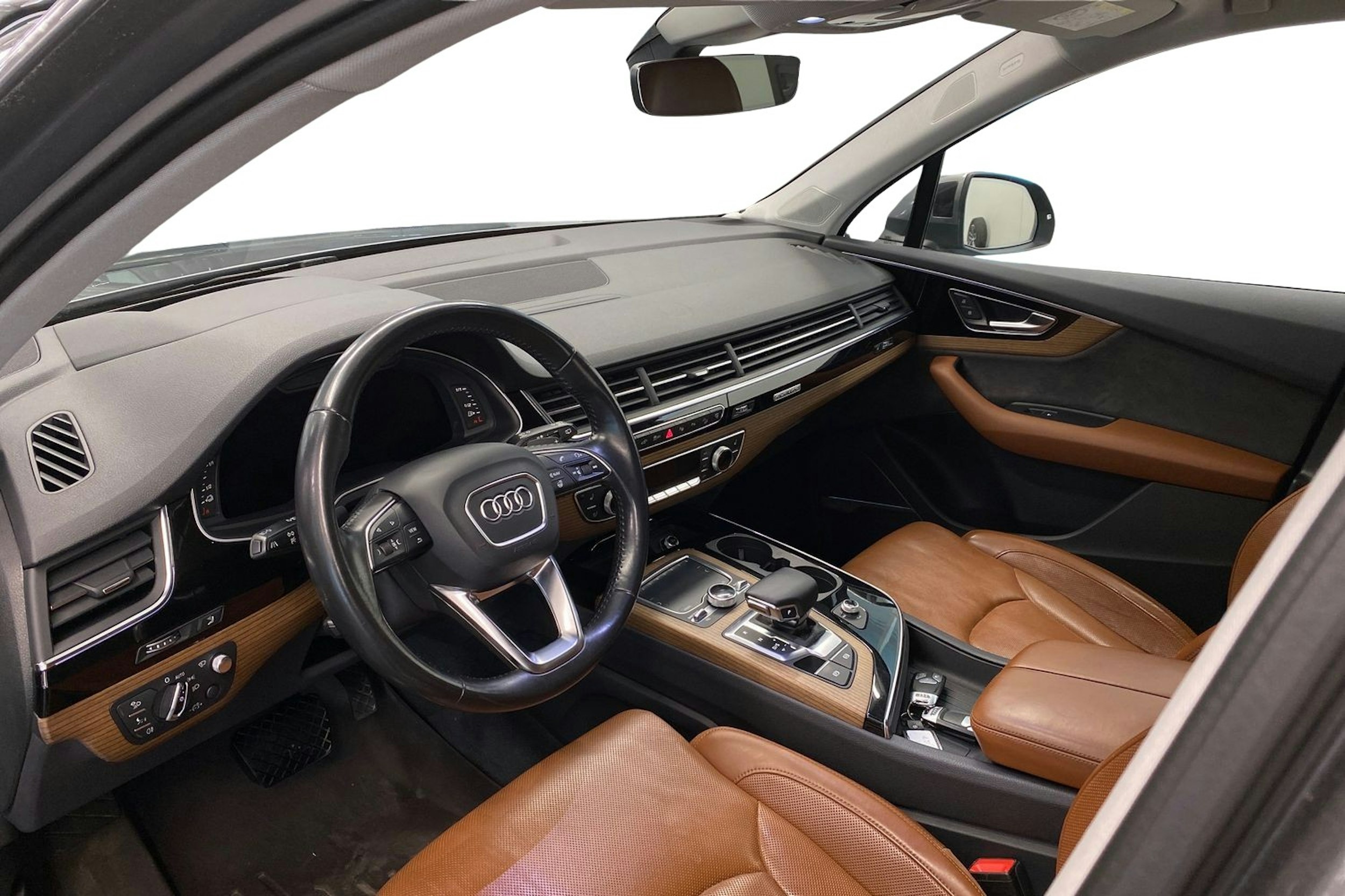 harmaa Audi Q7 2017 kuva 7.