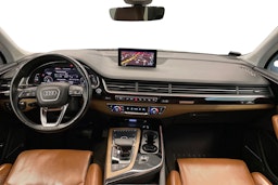 harmaa Audi Q7 2017 kuva 9.