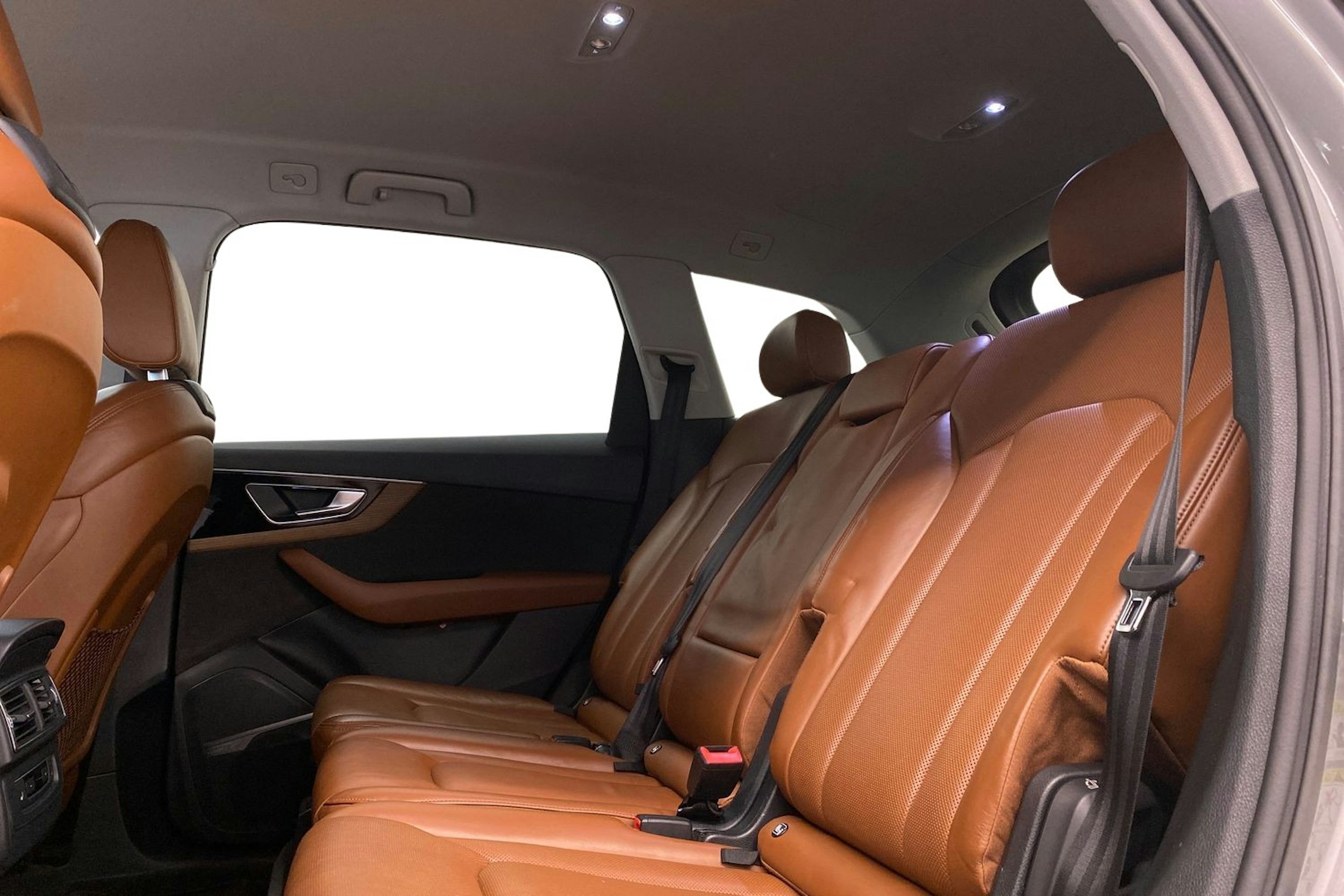 harmaa Audi Q7 2017 kuva 10.