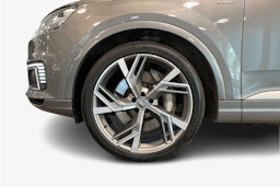 harmaa Audi Q7 2017 kuva 11.