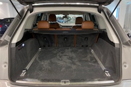 harmaa Audi Q7 2017 kuva 14.