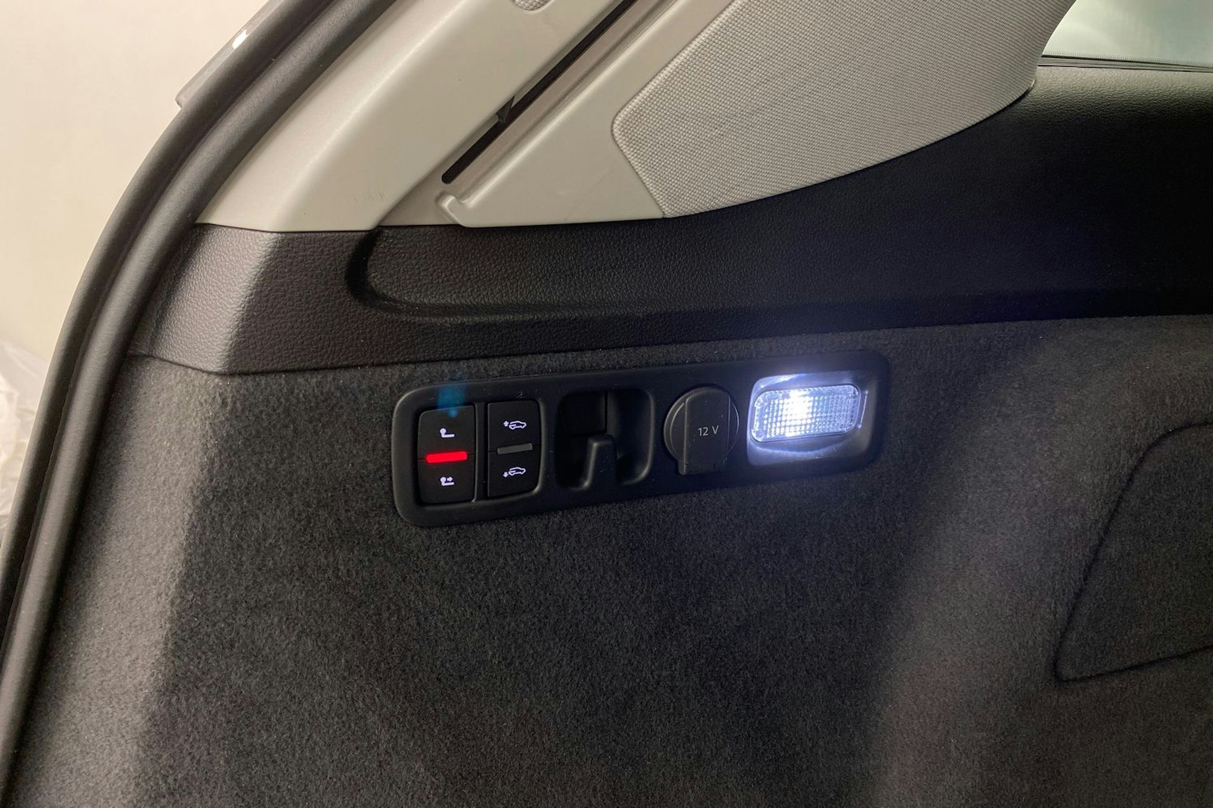 harmaa Audi Q7 2017 kuva 15.