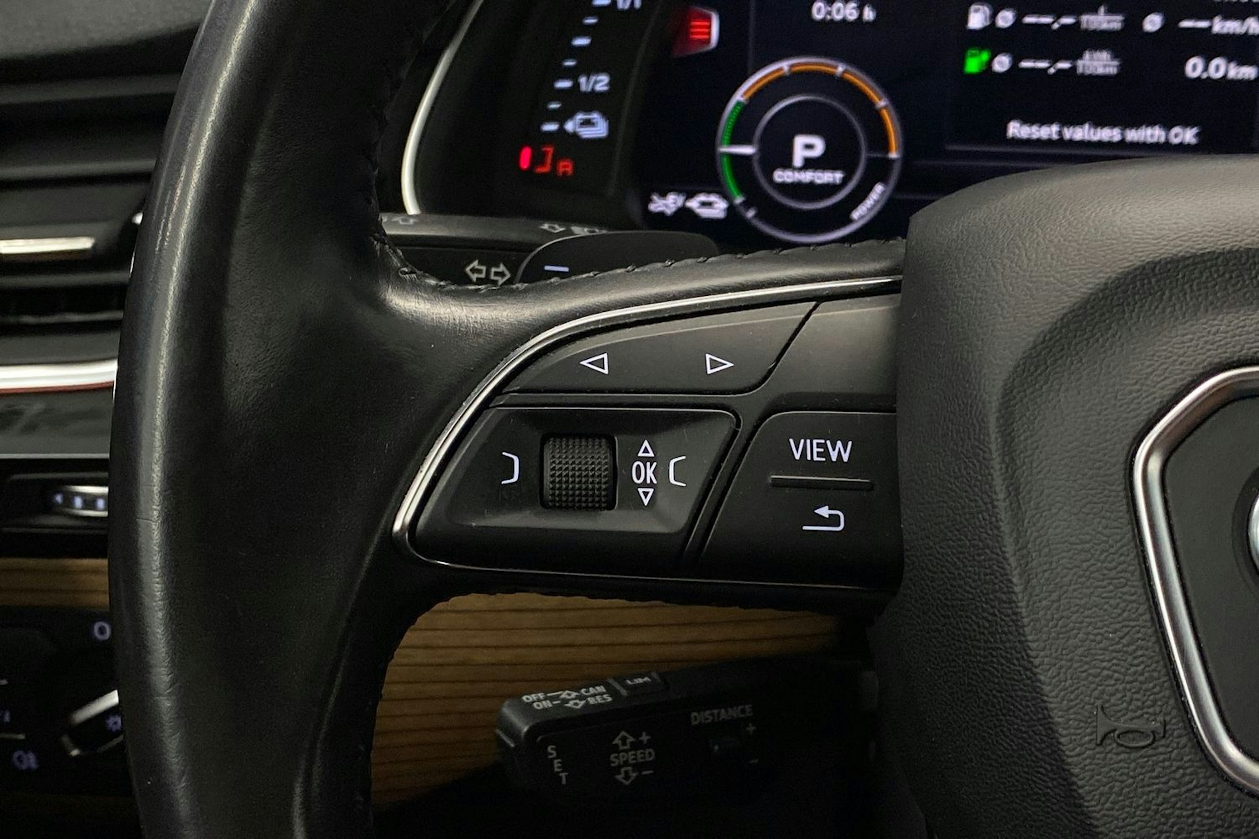 harmaa Audi Q7 2017 kuva 23.